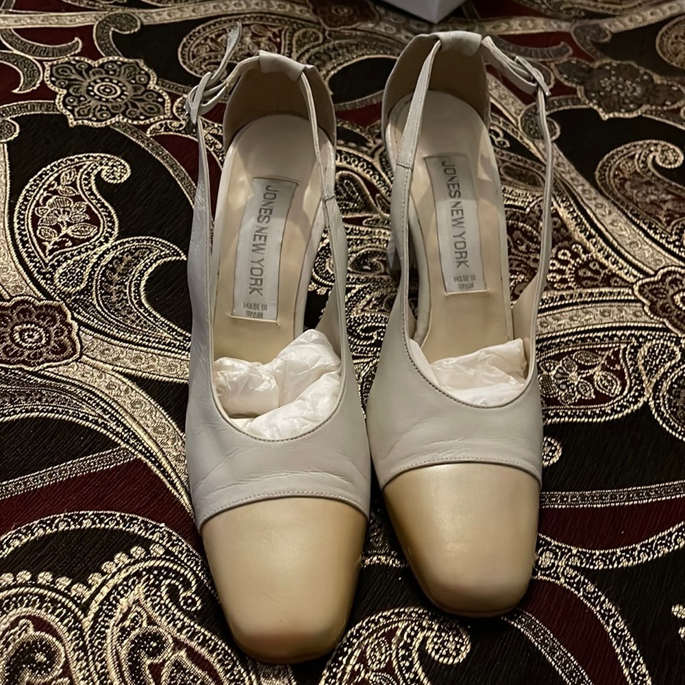 Winter white patent leather Jones, New York, size 10. Lucretia is the style.